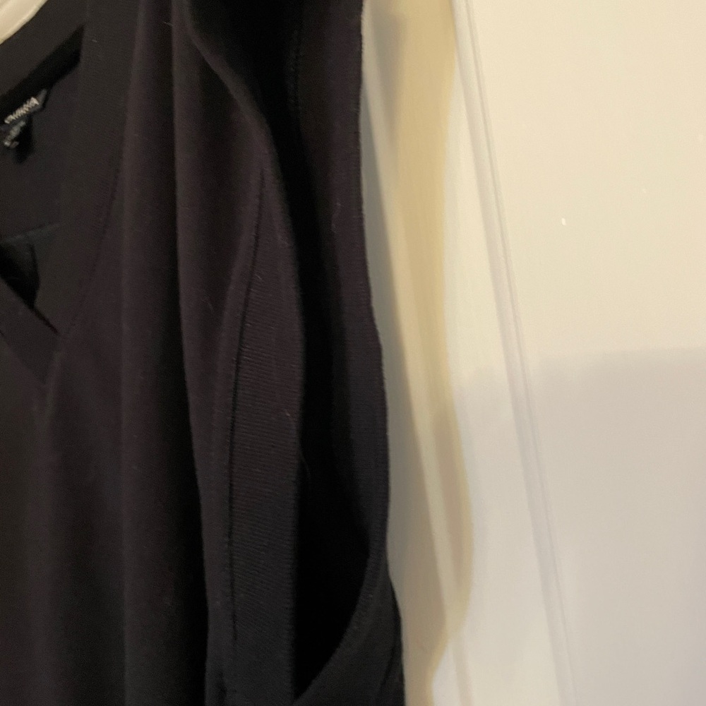 Women's Black Sleeveless Top - Picture 2 of 4